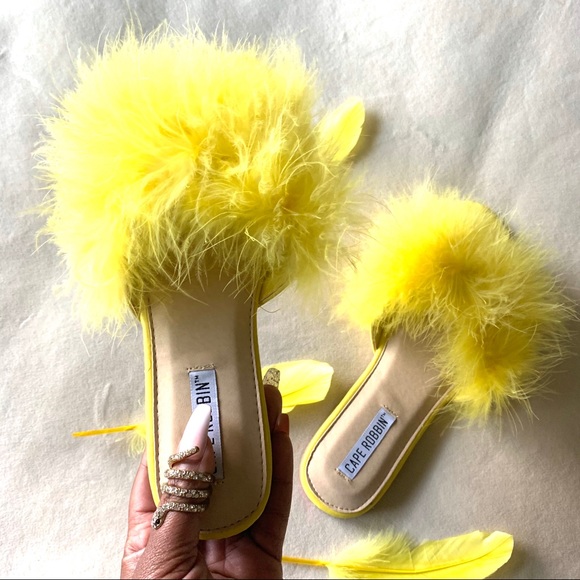 Cape Robbin Shoes - Cape Robbin feather slides (New Without Box)